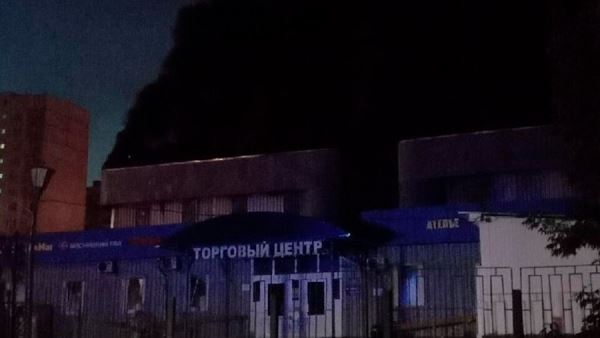 Очевидцы пожара на московском рынке назвали его причиной поджог<br />
