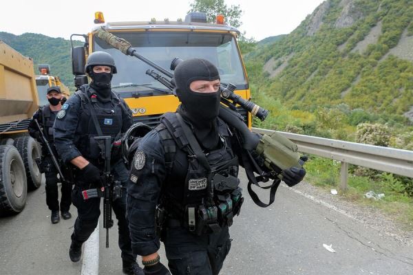 Спецподразделения полиции Косово отправились из Приштины на север Косово 