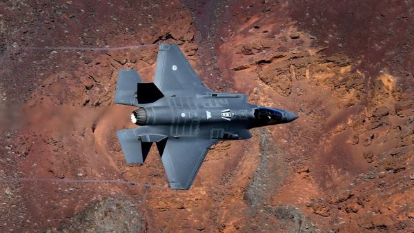 США приостановили полеты F-35A 