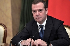 Медведев пообещал «отомстить» после удаления YouTube-канала «Гоблина»