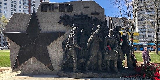 Памятник народным ополченцам установили в районе Теплый Стан