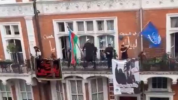 Посольство Азербайджана в Лондоне атаковали религиозные радикалы