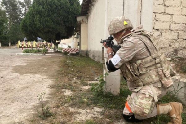 Российские войска провели антитеррористические учения в Душанбе 