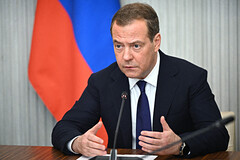 Медведев оценил слова основателя Pink Floyd о роли США в конфликте на Украине